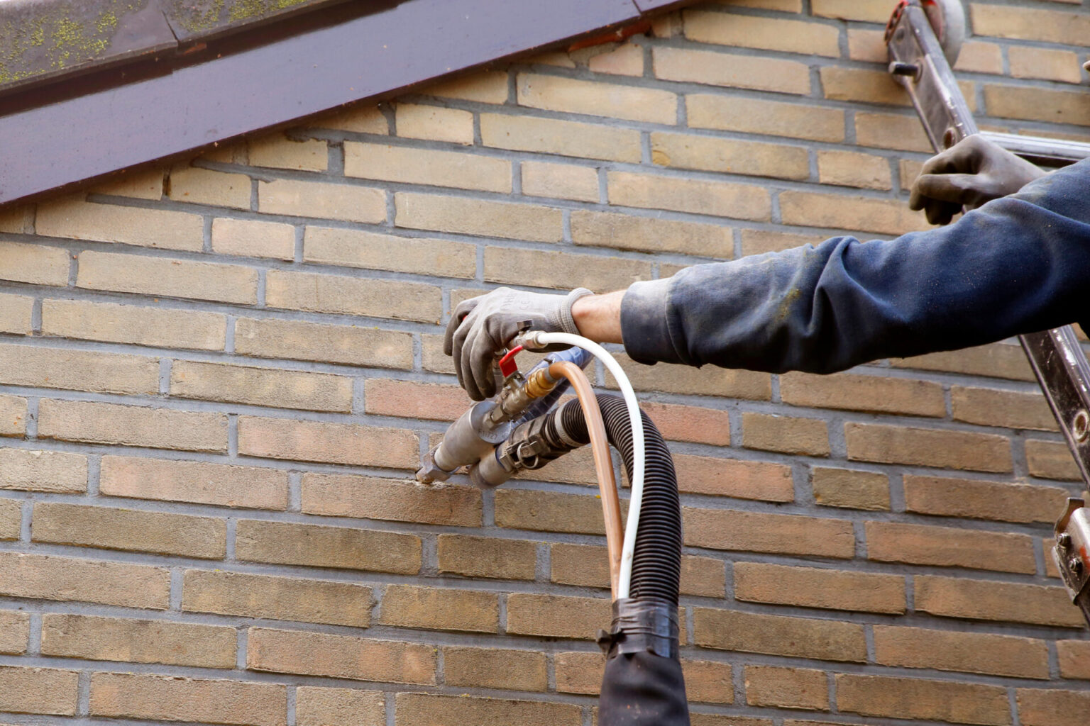 insufflaggio delle pareti: un'alternativa per l'isolamento termico della casa