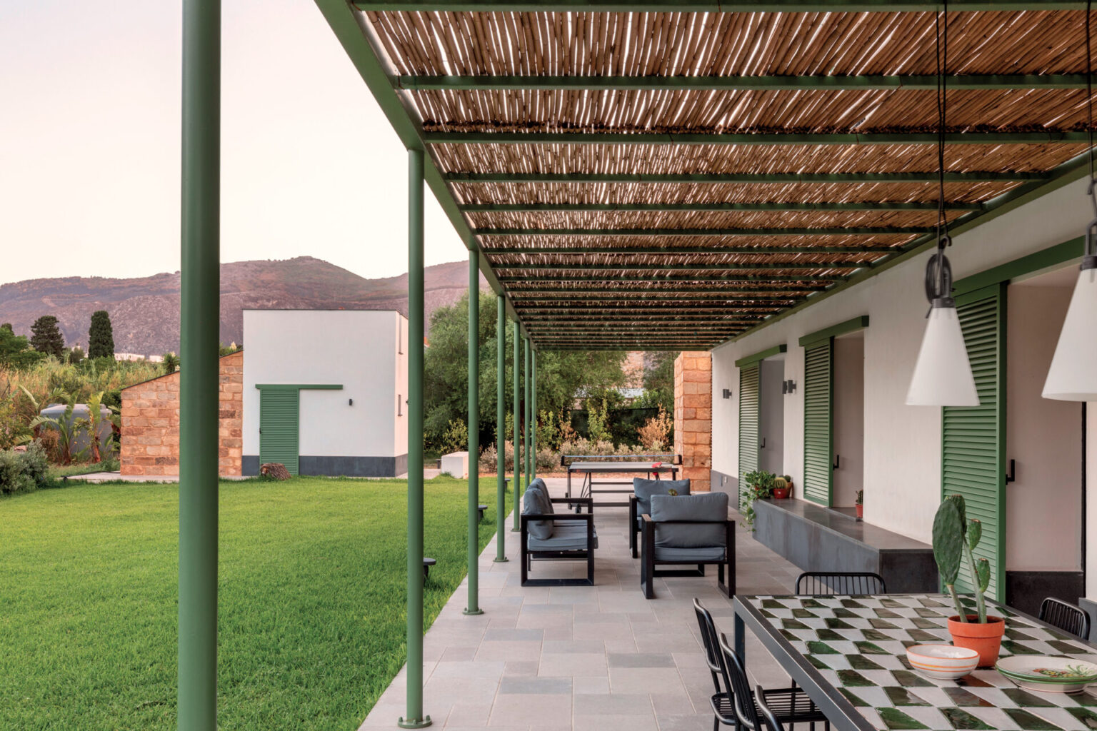 Vivere all'aperto: 3 progetti di giardini ben organizzati e perfetti per il benessere