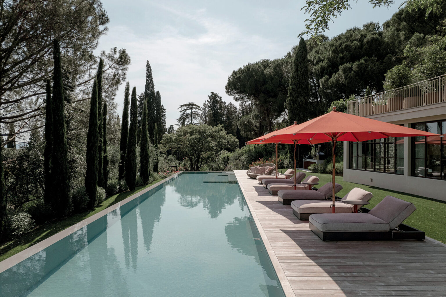 Vivere all'aperto: 3 progetti di giardini ben organizzati e perfetti per il benessere