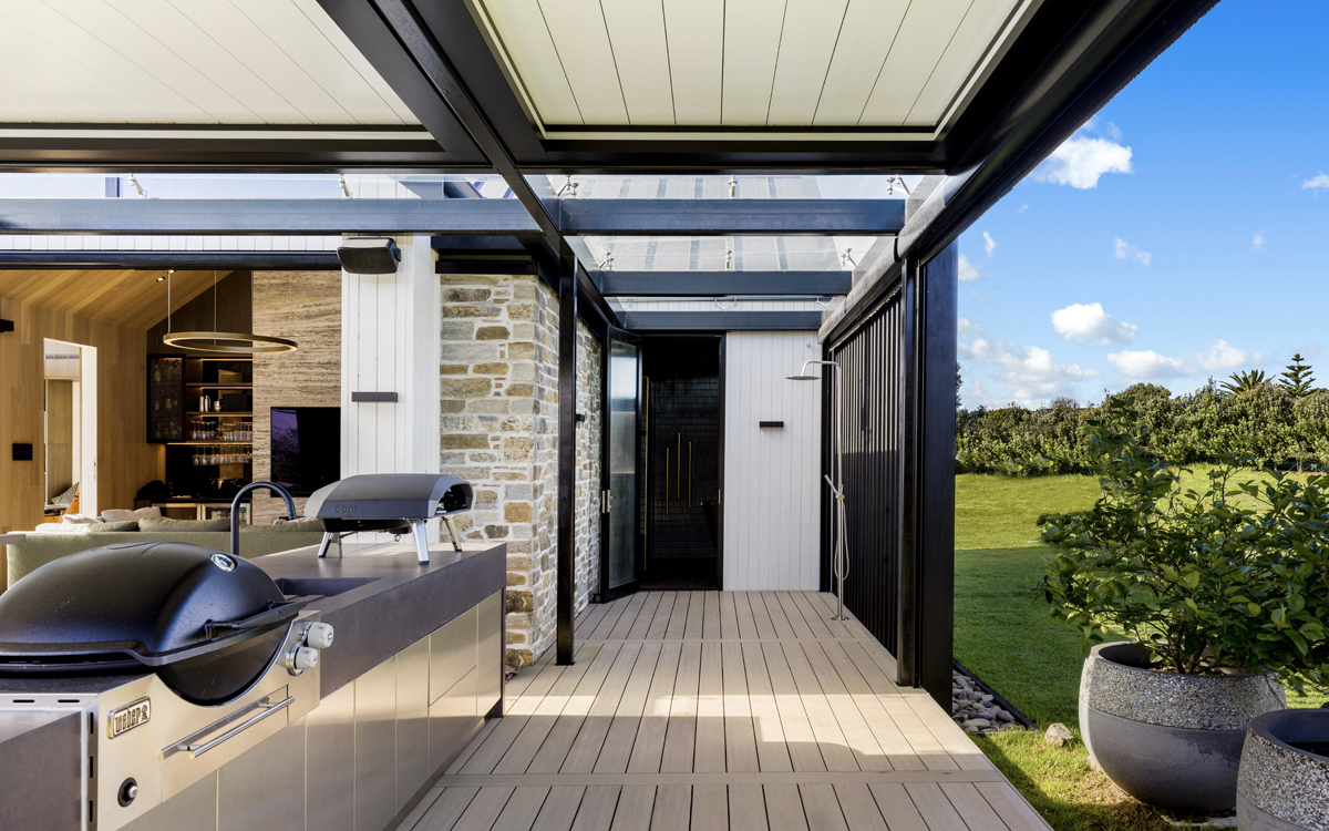 villa con pergola biodinamica Oskura XL di Sunroom - dettaglio della cucina