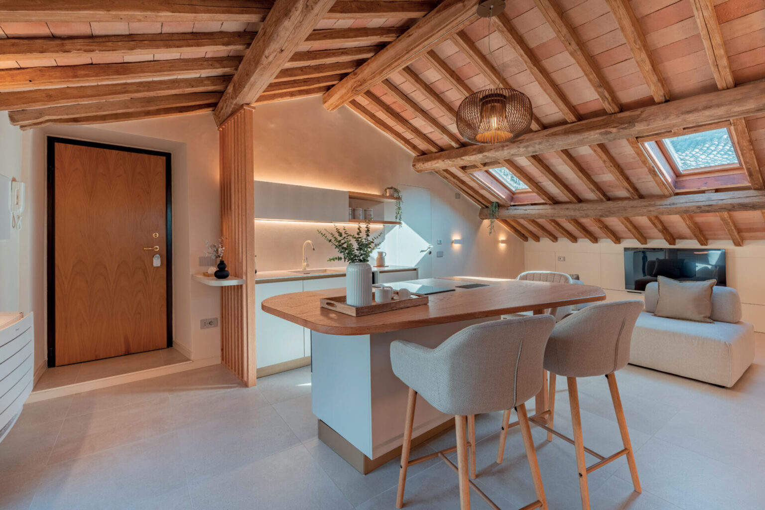 4 soluzioni in cui la falegnameria artigianale incontra il design contemporaneo