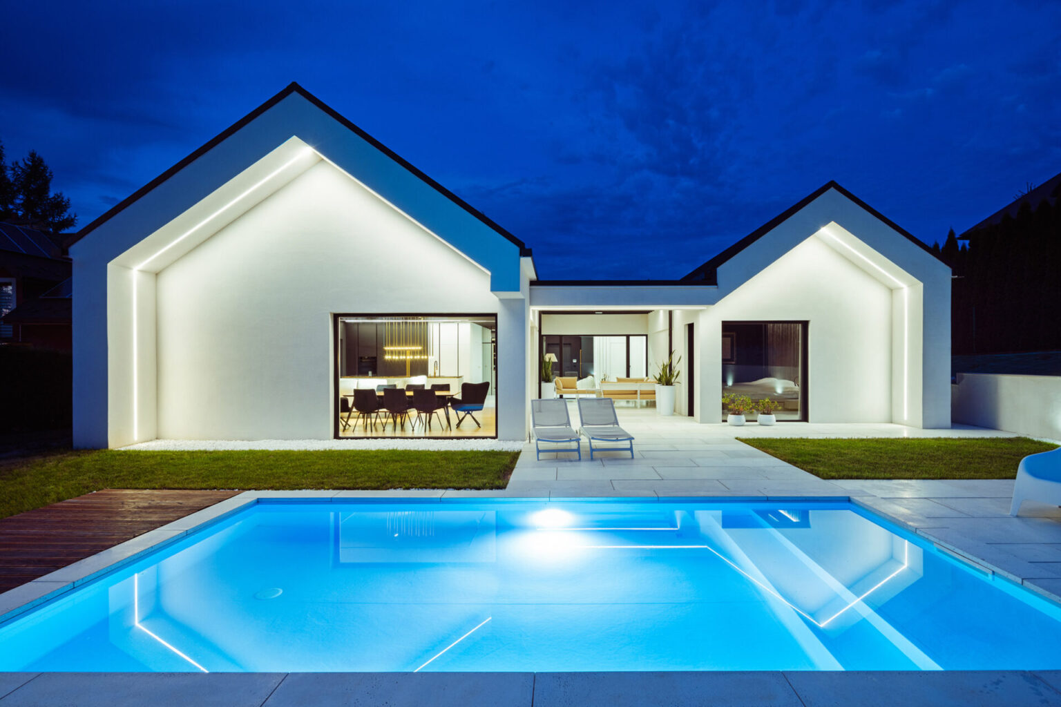 Tetto a doppia falda: 3 progetti contemporanei reinterpretano l'archetipo della capanna