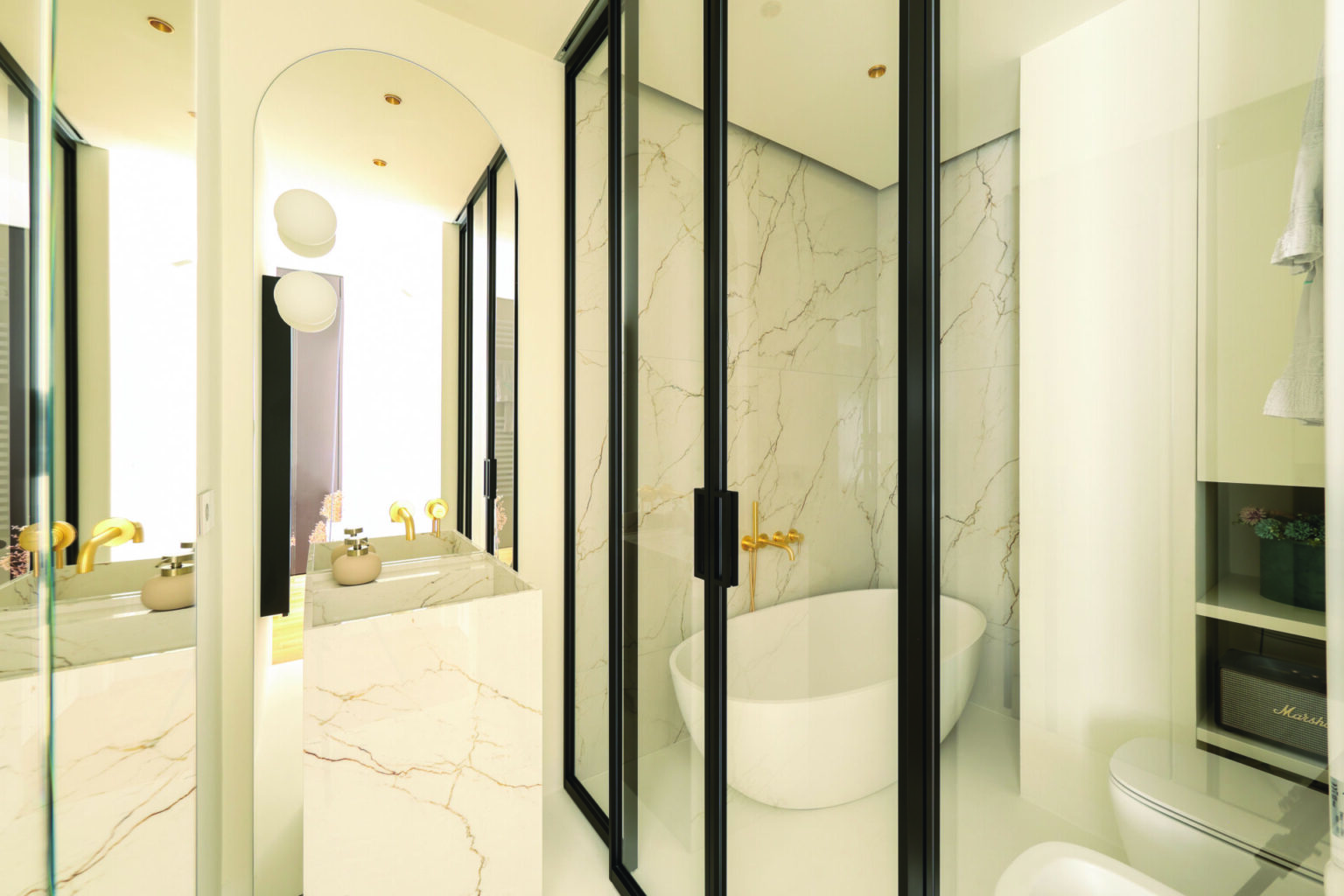Bagno en suite: "3 soluzioni per creare una camera da boutique hotel "