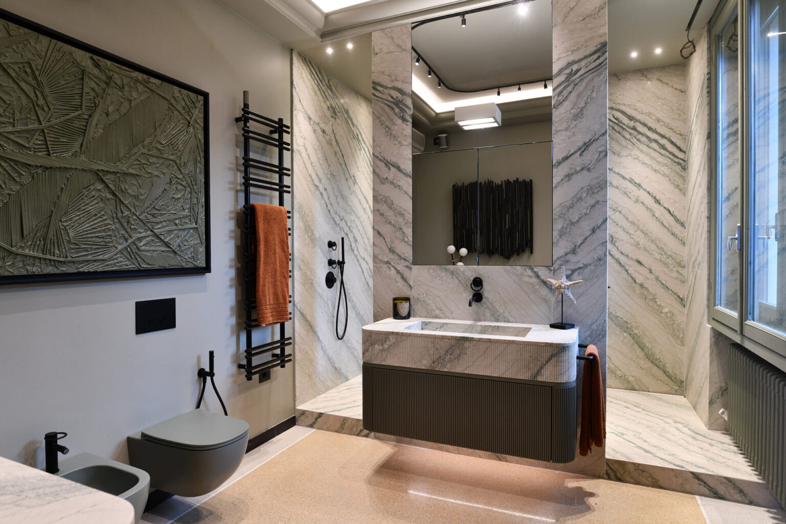 Bagno en suite: "3 soluzioni per creare una camera da boutique hotel "