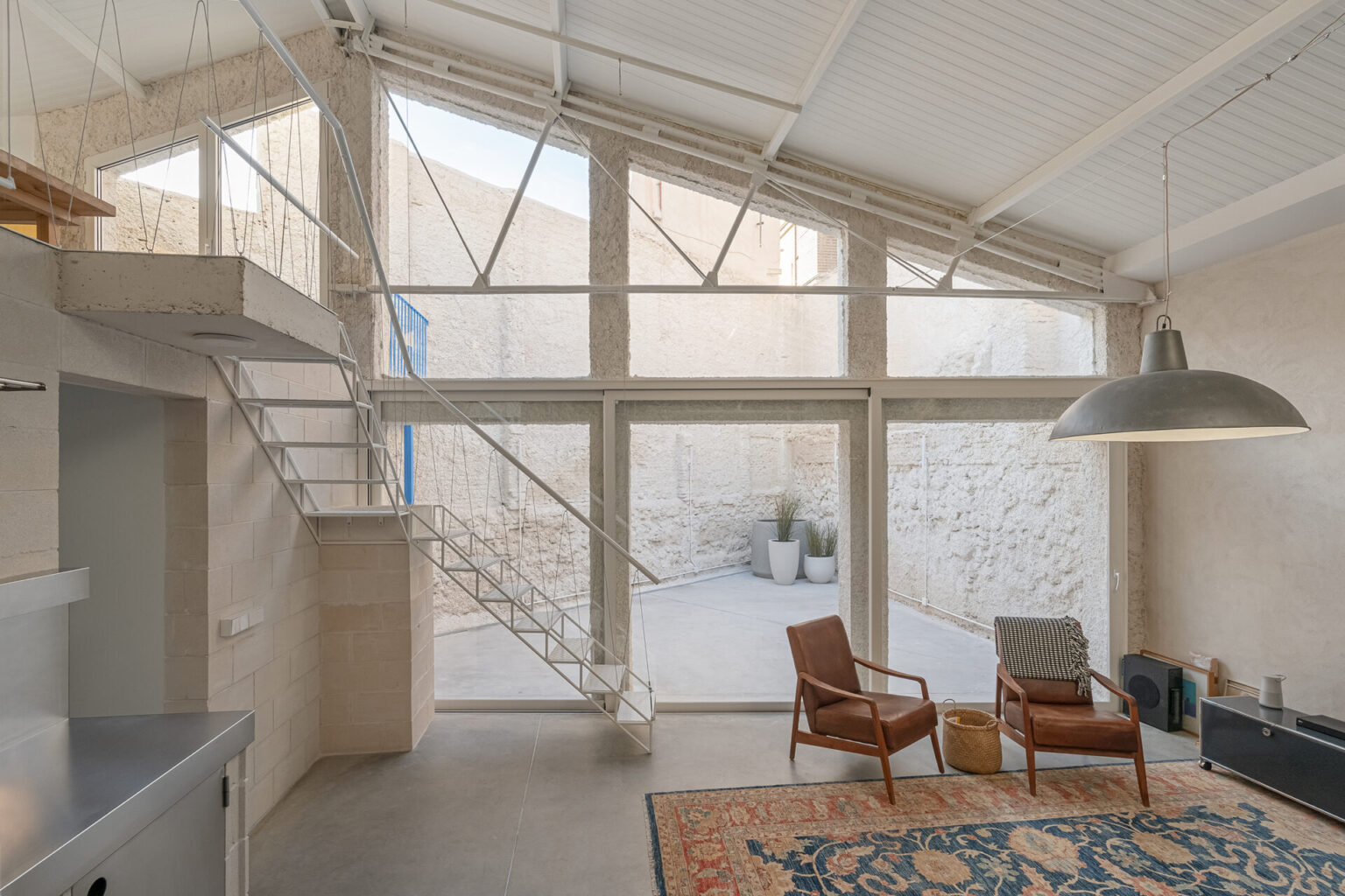 3 idee per convertire ex edifici industriali in spazi aperti e luminosi